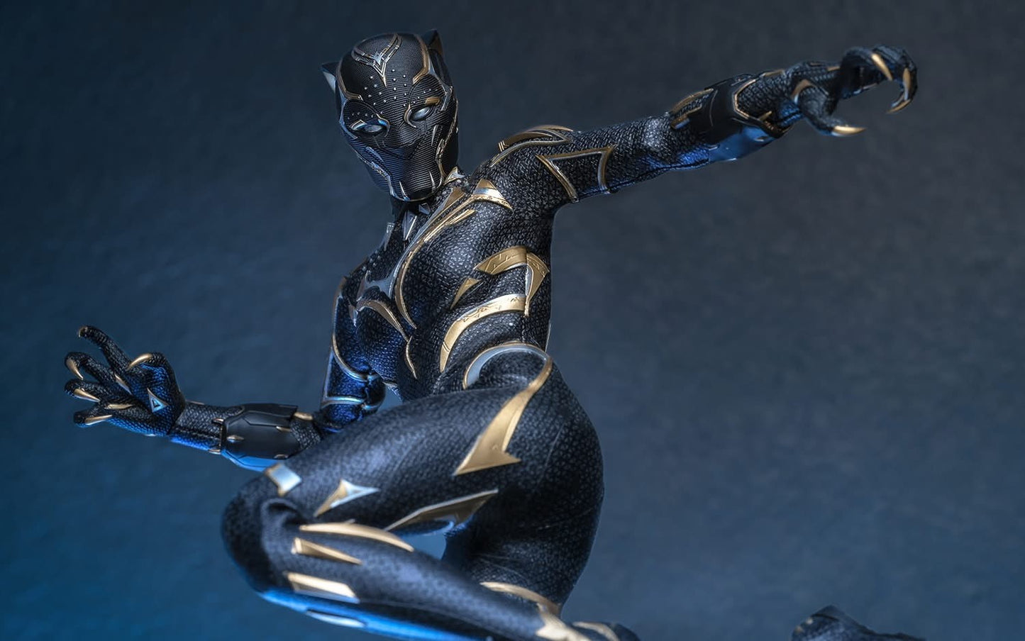 Hot Toys MMS675 Black Panther: Wakanda Forever - 1/6th scale Black Panther Collectible Figure