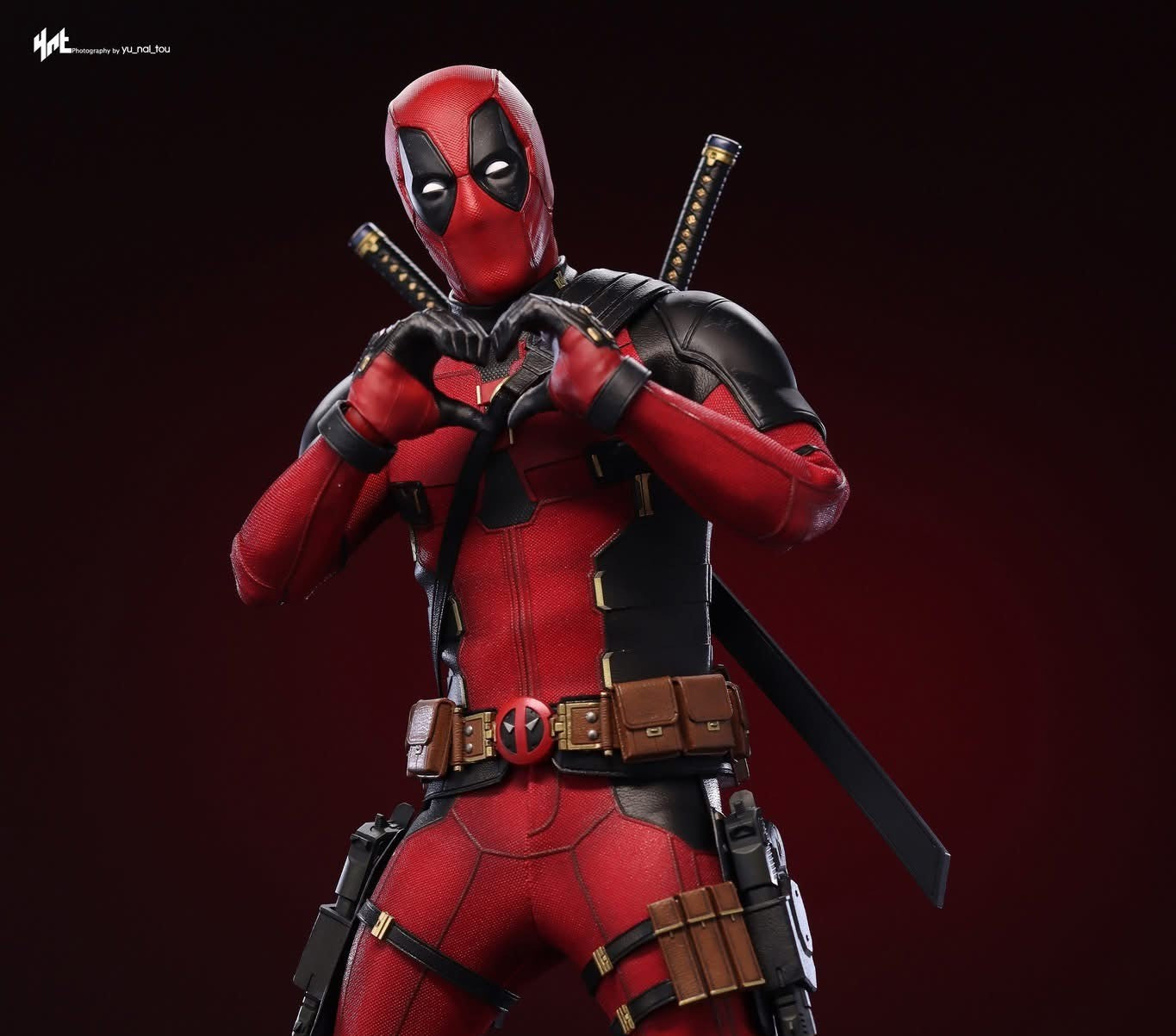 Hot Toys MMS746B Deadpool & Wolverine - 1/6th scale Deadpool Collectible Figure (Special Edition))