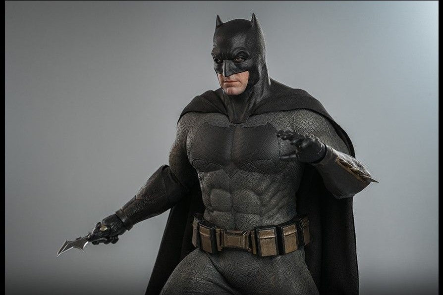 Hot Toys MMS731 Batman v Superman: Dawn of Justice - 1/6th scale Batman (2.0) Collectible Figure