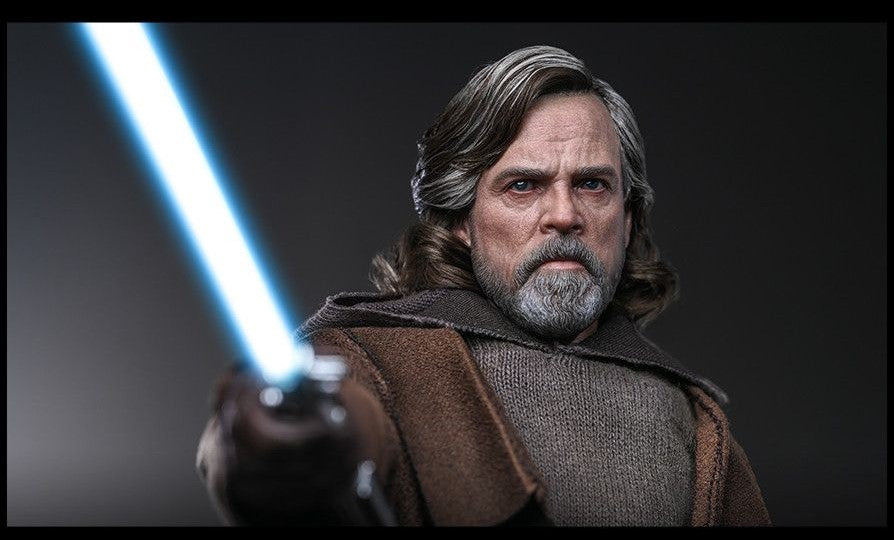 Pre-Order Hot Toys MMS879AE Star Wars: The Last Jedi - 1/6th scale Luke Skywalker Collectible Figure (Artisan Edition) (Hot Toys Exclusive)